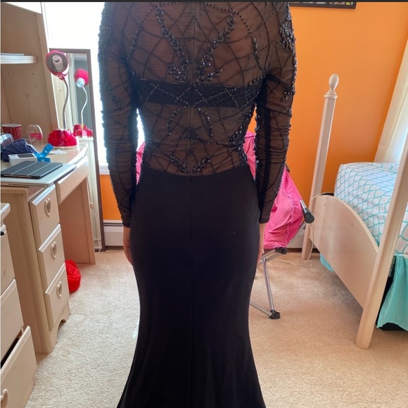 Perfect Prom Dress! - Picture 2 of 4